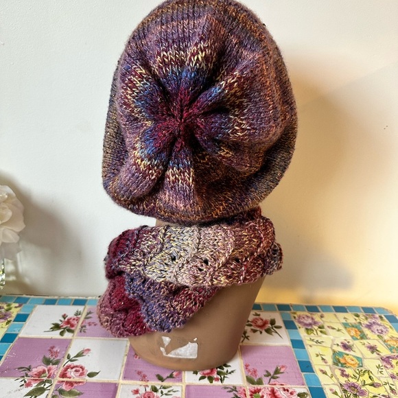 Artisan Boho Purple Ombré Gold Metallic Knit Multicolor Knit Hat and Scarf Set - Picture 5 of 9